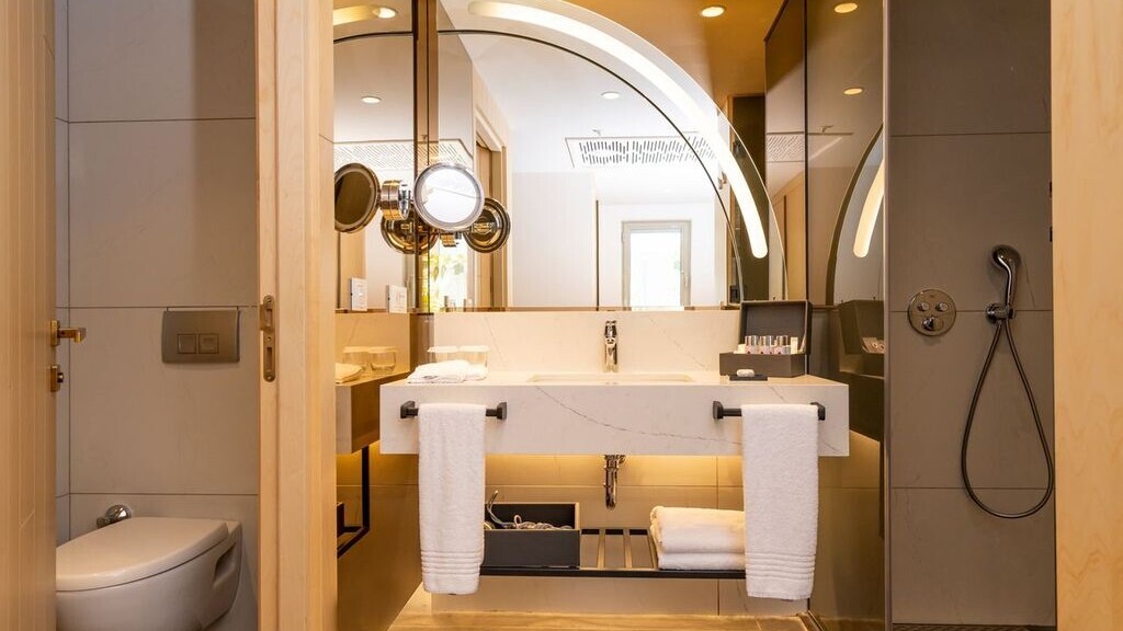 Lara Barut Collection